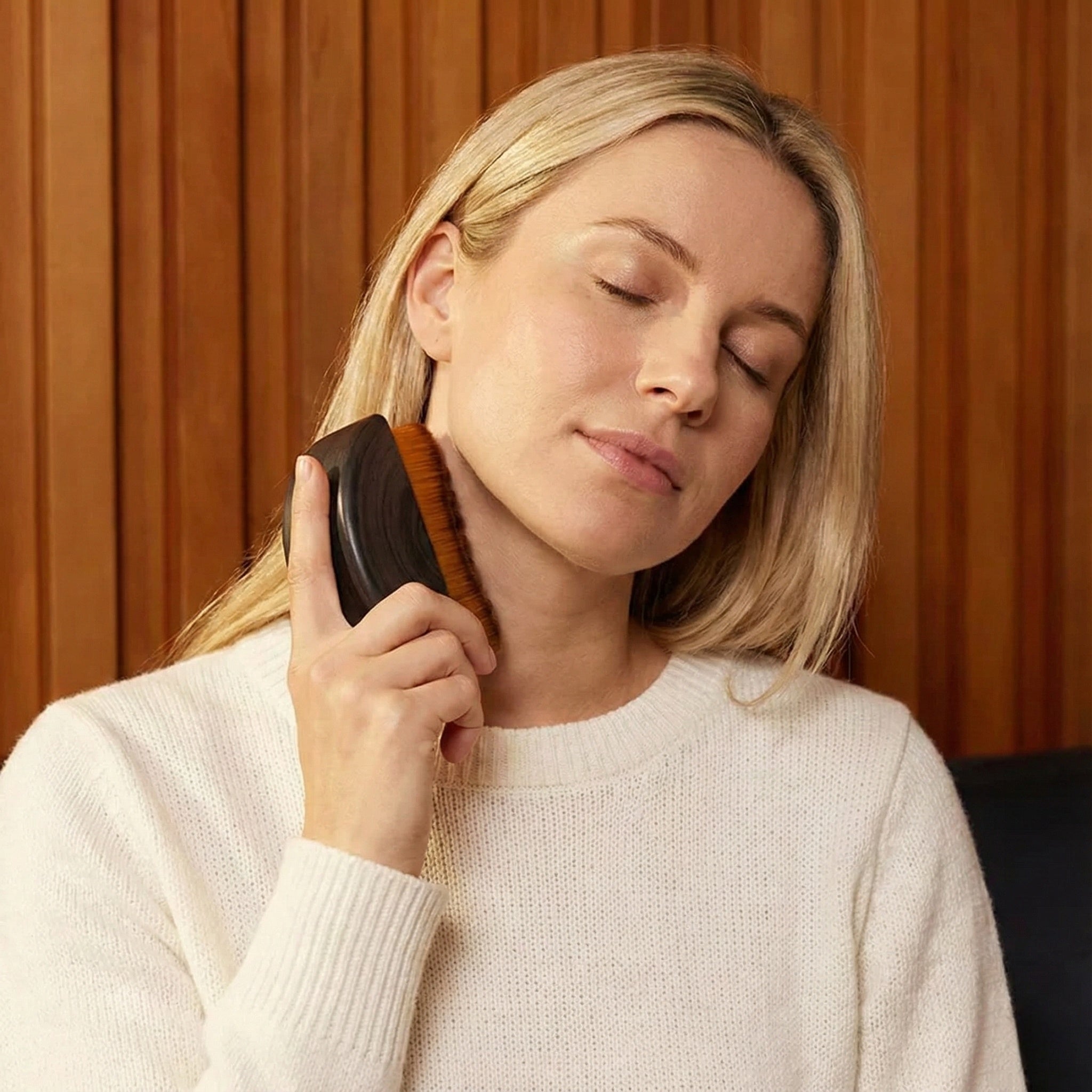 PROFESJONALNY MASAŻER LIFTINGUJĄCY